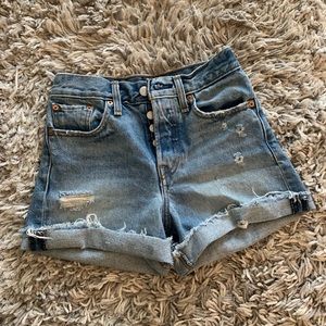 Levi’s high wasted cuff shorts Sz. 24